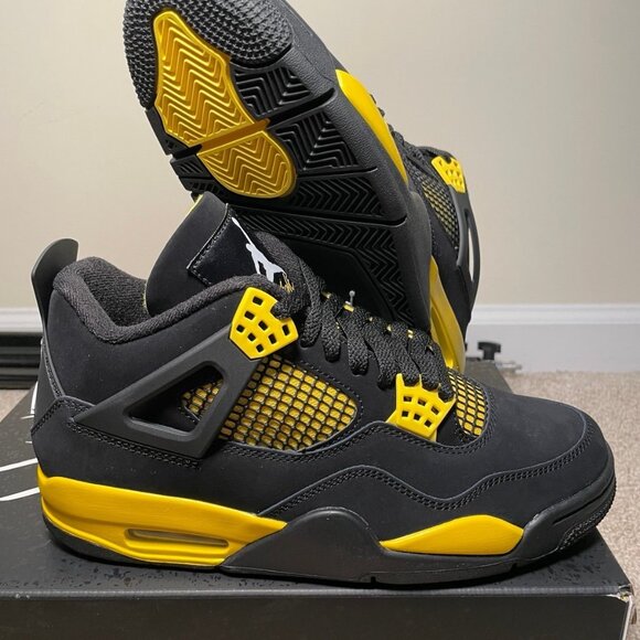 Men AIR JORDAN 4 Thunder - Picture 1 of 5